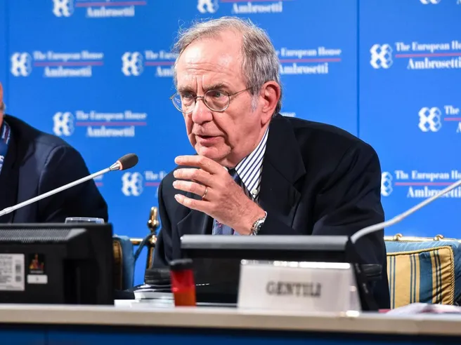Padoan: banche italiane a punto di svolta. Attenzione rimane su NPL, mentre Mef studia bond a hoc per bail-in