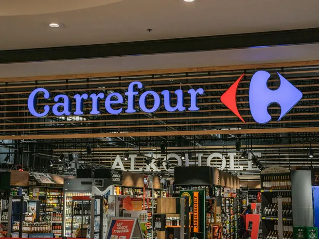 Angelo Mastrolia conquista Carrefour: nuova era per la grande distribuzione