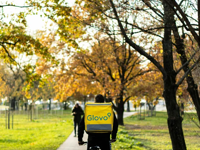 Glovo tra multe record e sfide legali: privacy e lavoro dei rider