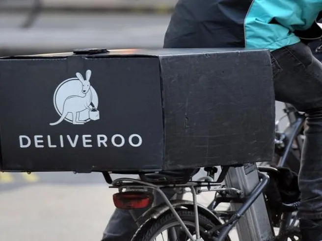 Uber ha appetito e guarda a Deliveroo per una possibile acquisizione