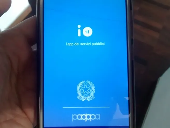 Cashback di Natale strega gli italiani: App IO in tilt, ci sono vie alternative per partecipare