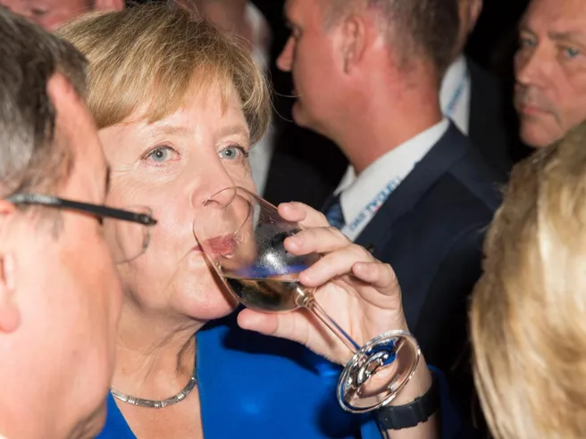 Da Consiglio Ue debole sì a Recovery Fund anti COVID, con Nein Merkel a eurobond (e non solo)