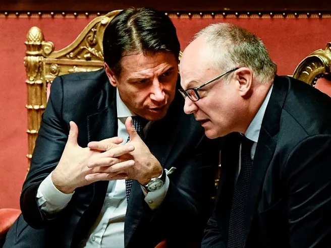 Gualtieri frena su stretta contro furbetti dell’IMU e litiga con Salvini sugli asili gratis