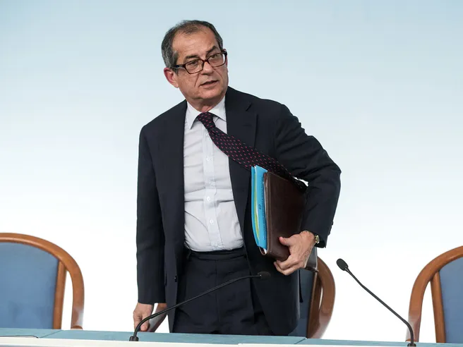 Il Tria-pensiero nel nuovo libro di Vespa: ‘Non avrei firmato né Fiscal Compact né messo in Costituzione pareggio bilancio’
