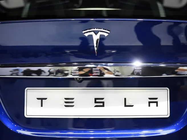 Rivoluzione in casa Tesla: arriva la Model 3 low cost e vendite saranno solo on line