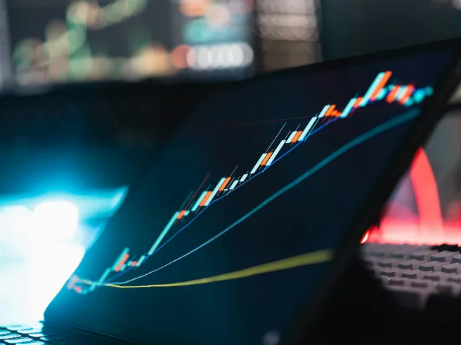 Borsa Milano positiva: inizio settimana interessante per i trader