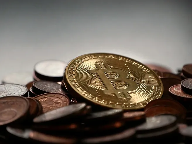 Bitcoin accettati come pagamento per i viaggi in Sardegna, il turismo si apre alla criptomoneta