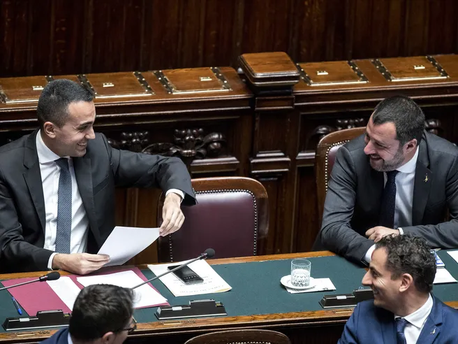 Governo M5S-Lega: ok a manovra 2019. Pace fiscale ‘condono’ al 20%. Allo Stato 1 mld in tre anni con taglio pensioni d’oro