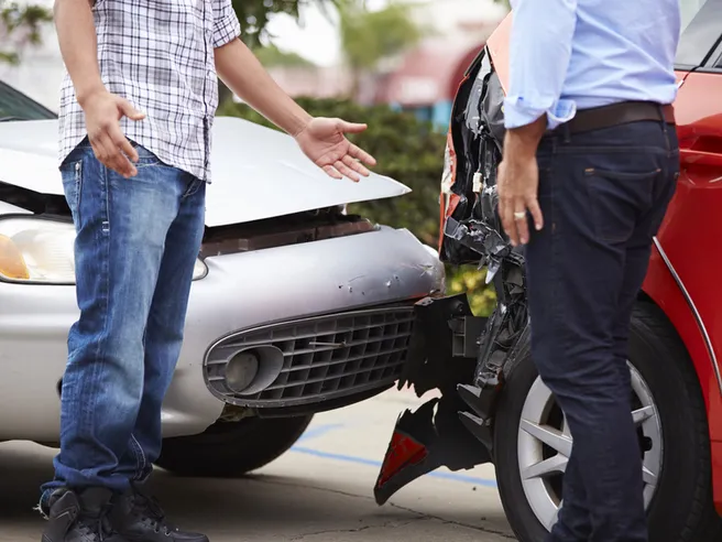 Rc auto: i prezzi scendono (ma non per tutti), in Italia le polizze rimangono le più care d’Europa