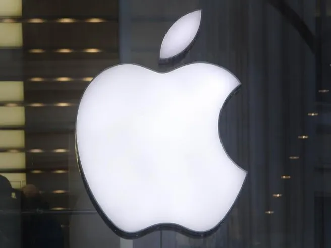 Apple svela l’iPhone 12, titolo storce il naso. Carta 5G per correre in Cina