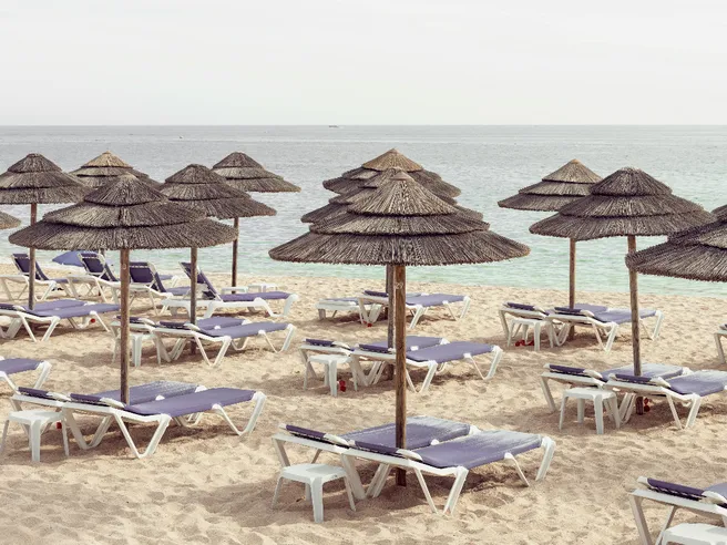 Turismo in crisi: spiagge vuote e caro ombrellone