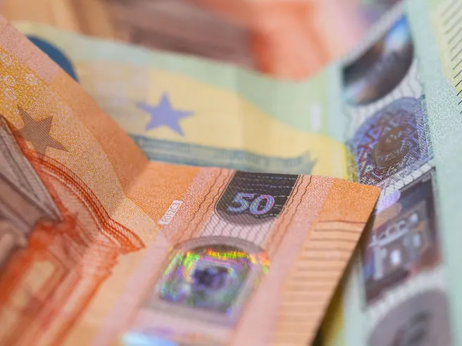 Bonus da 100 euro sotto la lente: a chi spetta e quando viene erogato