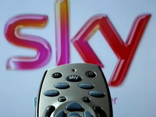 Sky Italia: al via la riorganizzazione, effetto Serie A a Dazn. Firmato accordo per lavoro da remoto e isopensione