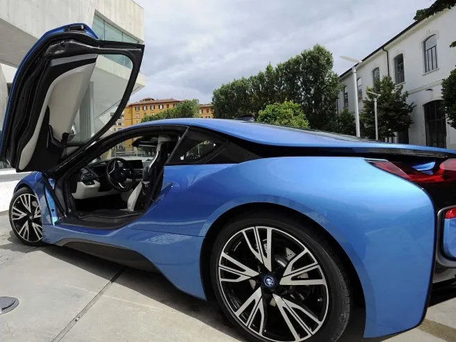 Sfida Uber, maxi-alleanza Daimler-BMW da 1 miliardo
