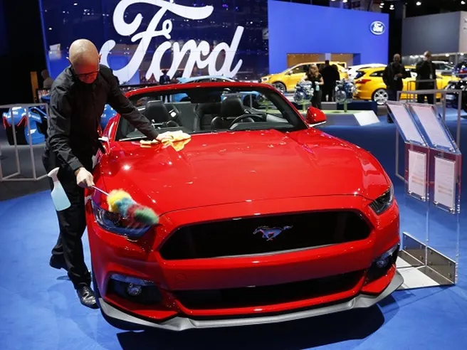Corporate America sconta guerra commerciale Usa-Cina. Non solo Apple, pagano dazio anche Ford e Tesla