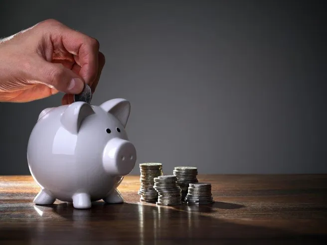 Risparmi ai minimi dal 2012, italiani sempre più cicale. In salita la fiducia sulla ripresa