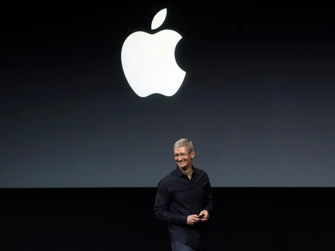 Apple, alle porte l’evento: attesa per tre nuovi iPhone (uno meno costoso). Spazio anche per l’Apple Watch di quarta generazione   