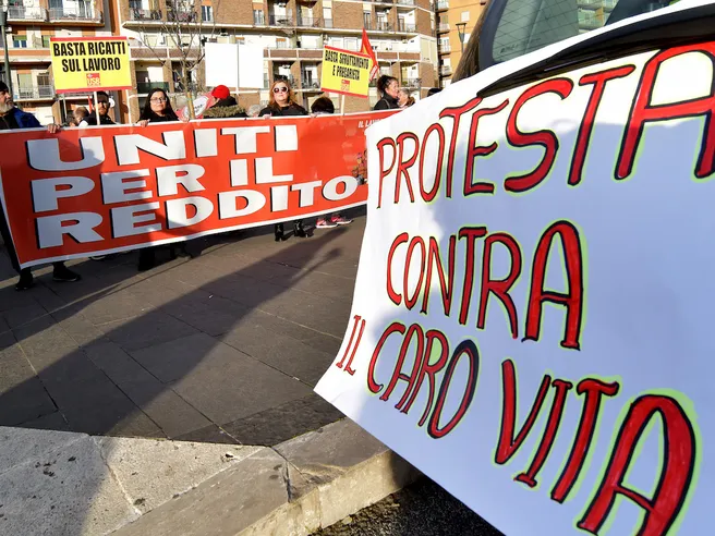 Per Bce stipendi aumentano in Europa? Giù del 12% in Italia