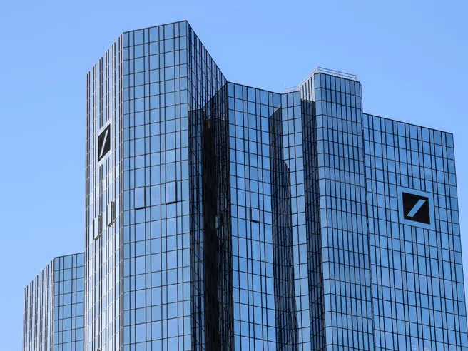 Deutsche Bank finisce nell’occhio del ciclone, oltre -10% in Borsa e CDS schizzano su valori mai visti prima