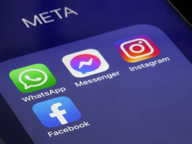 Meta: l’ex Facebook affonda in Borsa dopo conti III trimestre. Scommessa metaverso, si mette male per Zuckerberg?