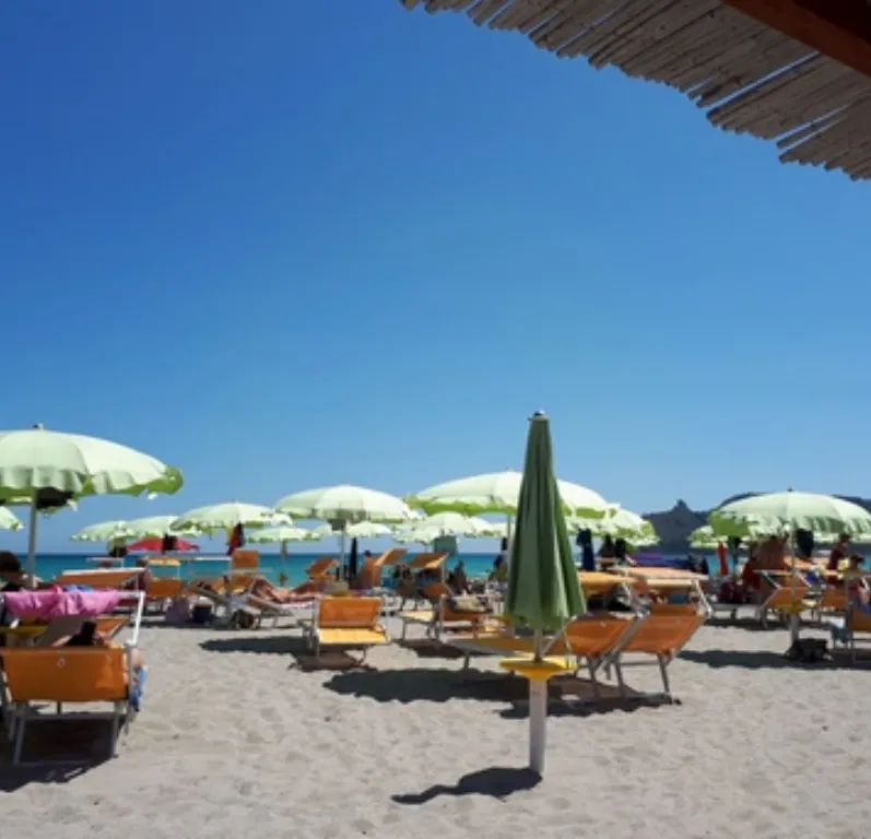 Spiagge italiane, il nodo delle concessioni: economia, clima e accesso pubblico