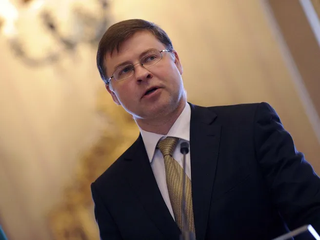 Dombrovskis: dopo COVID torna Patto di Stabilità. MES, nessun pericolo troika: la lettera Ue