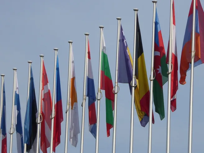 Bonifici istantanei, approvato il nuovo Regolamento UE: via ai pagamenti in 10 secondi