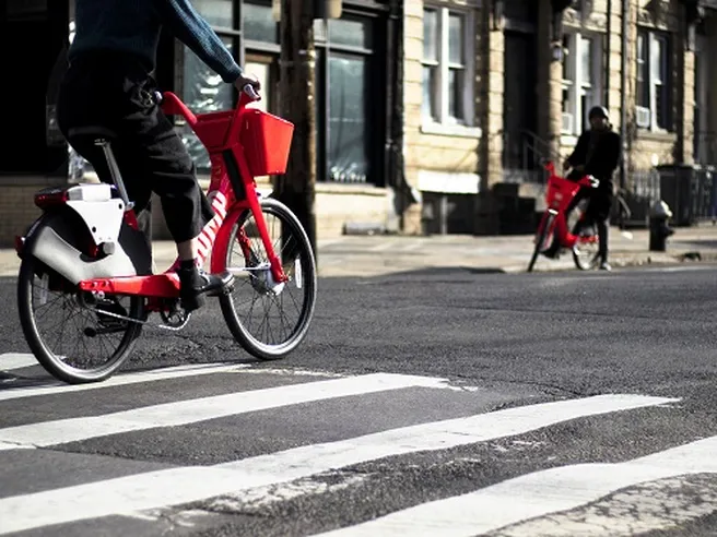 Per Uber svolta a due ruote, punta sul bike-sharing acquistando Jump Bikes