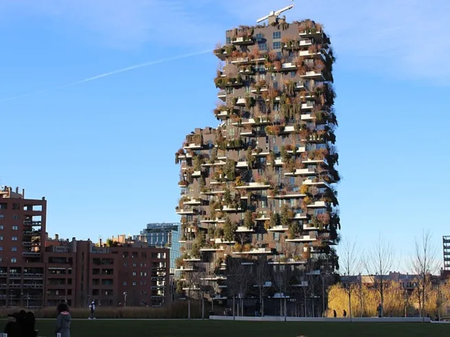 Casa in un grattacielo: dal Bosco Verticale a Torre EuroSky, quanto costa vivere ai piani alti