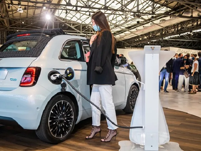 Auto elettriche la scelta migliore già oggi? Le perplessità di Cingolani e i numeri di Altroconsumo