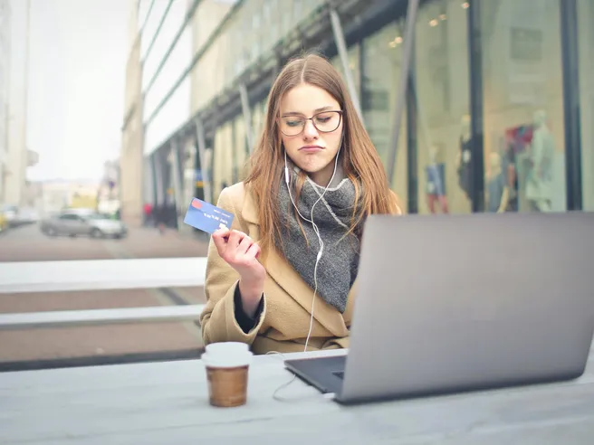 Carte per i dipendenti con un solo click: scopri i vantaggi del conto Finom