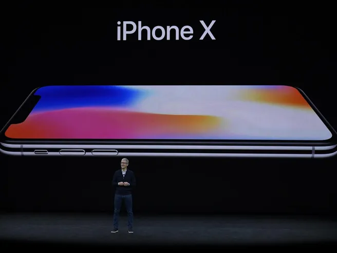 iPhone X domina vendite globali, ma i conti non tornano e Apple taglierà prezzi per nuovi modelli 2018