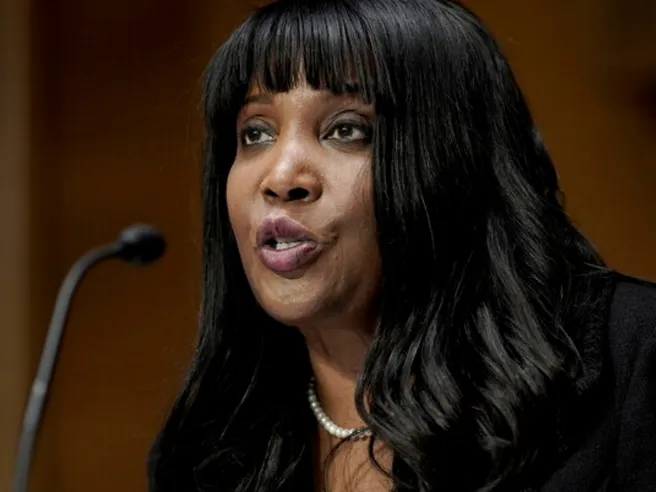 Trump tenta la rimozione di Lisa Cook dalla Fed, mercati in allerta