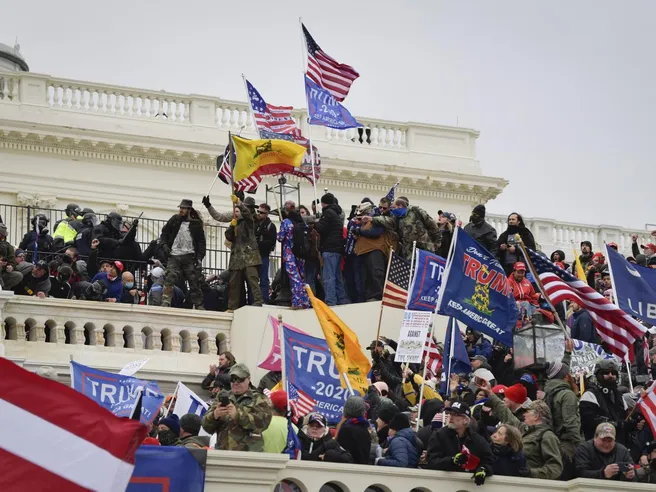 Attacco a Capitol Hill, scoperchiato vaso Pandora populismo Trump. Wall Street se ne infischia