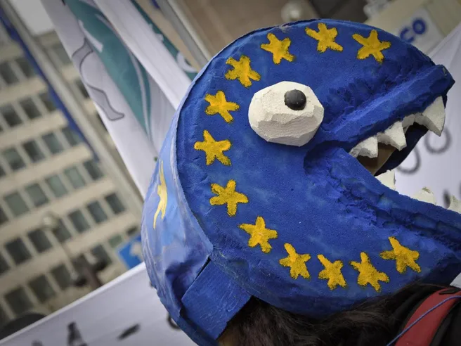 Sondaggio Eurobarometro: italiani favorevoli all’euro ma i più euroscettici in tutta Ue