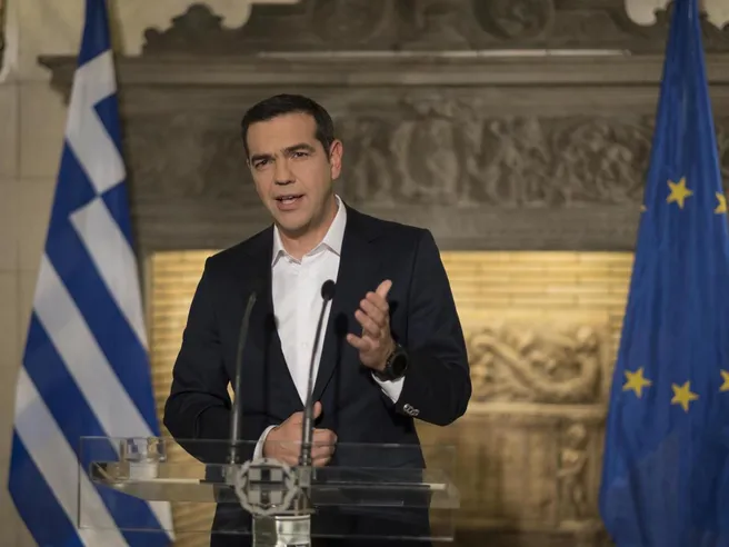 Austerity addio per la Grecia, Tsipras vara aumento salario minimo dell’11%
