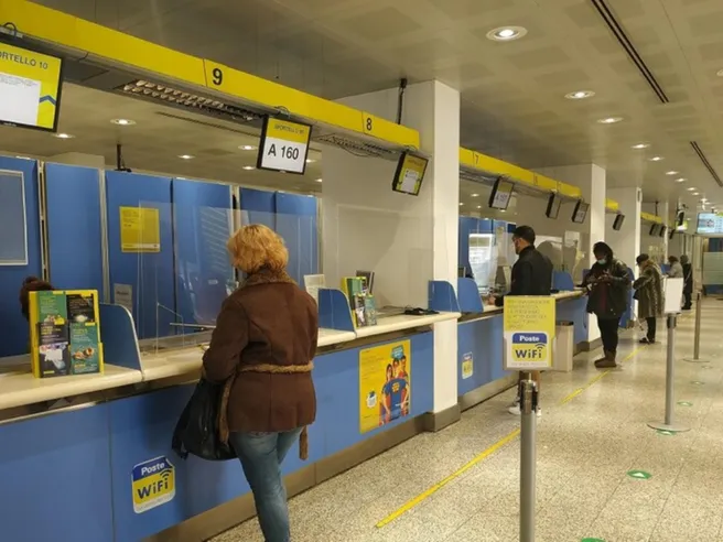 Poste, Intesa e Unicredit down: app e servizi non funzionano