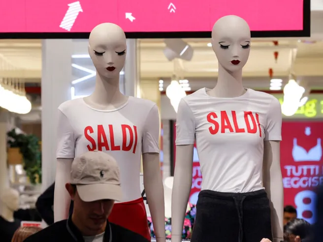 Saldi estivi 2025: trucchi per non cadere nei tranelli