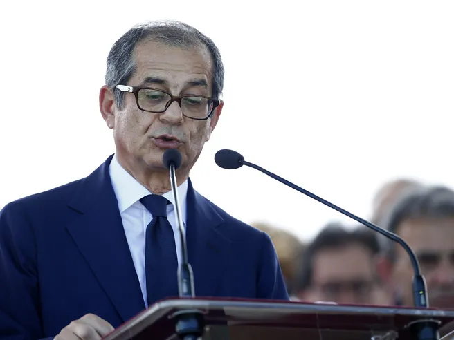 Reddito di cittadinanza, si rischia crisi di governo. E ora torna anche spettro aumento Iva: altolà di Cgia Mestre