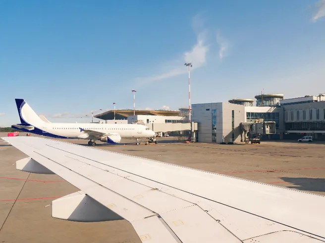 Come risparmiare sui voli: gli aeroporti più convenienti