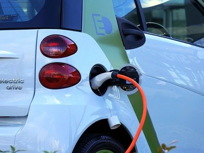 Ecobonus 2025: fino a 11.000 euro per chi acquista un’auto elettrica