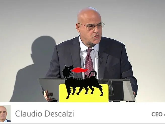 Eni, AD Descalzi: con Covid fino a 1 milione disoccupati in settore oil. Noi forti, su prezzi petrolio pronti ad azioni