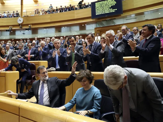 Spagna: Senato vota sospensione autonomia della Catalogna