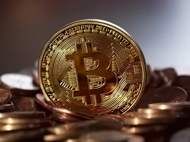 Ex numero uno FDIC: Bitcoin non da vietare, alla fine è come dollaro. Ma Carney (BoE): basta anarchia criptovalute