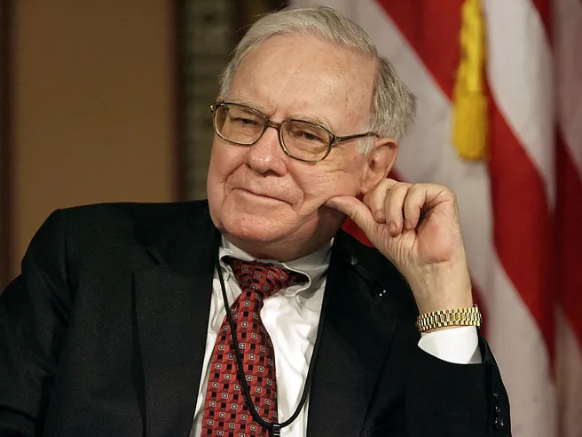 Warren Buffett lascia la guida di Berkshire Hathaway: il futuro con Greg Abel
