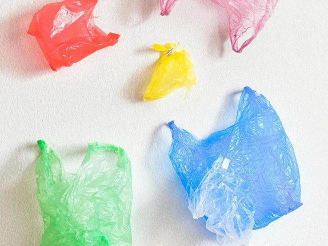 Buste di plastica: i divieti funzionano, ecco i dati