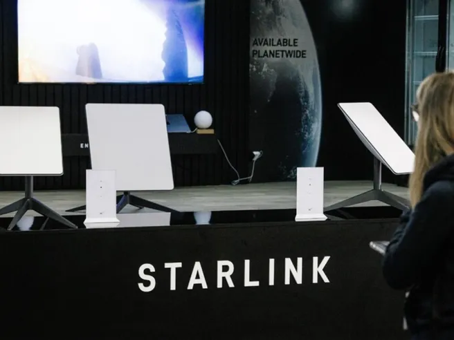 Starlink guida la rivoluzione della connettività satellitare