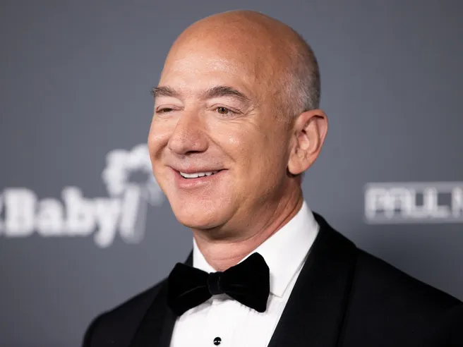 Anche Jeff Bezos lancia allarme recessione USA: “Prepariamoci a correre ai ripari”