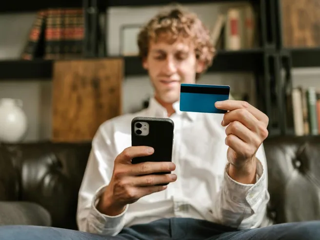 Con il conto online SelfyConto le spese diventano più leggere