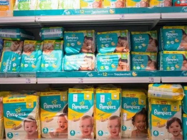 Supermercati Francia, atto secondo: dopo risse Nutella si scatena l’inferno per i Pampers. E Parigi dice basta